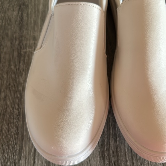 Like new women’s size 9.5 White Slip Ons - Picture 3 of 6